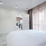 Luxury Nest Center Apartment