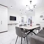 Apartment Luxury Nest Center