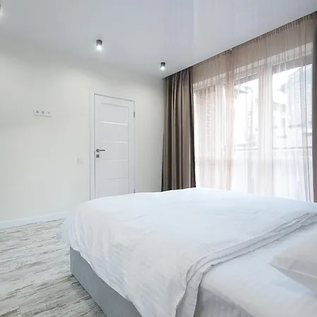 Luxury Nest Center Апартаменти *