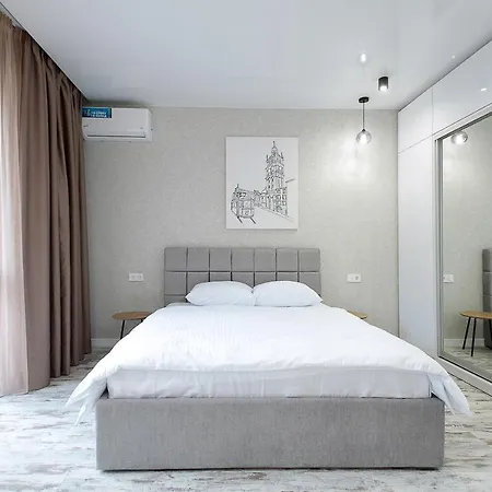 Luxury Nest Center דירה לבוב