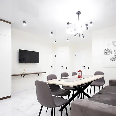 דירה Luxury Nest Center לבוב