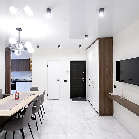 Luxury Nest Center דירה לבוב